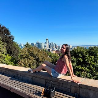 Taylor Lorenz feet photo 16