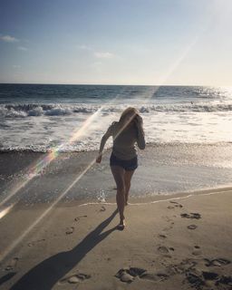 Taylor Lorenz feet photo 10