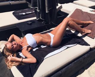 Taylor Mega feet photo thumbnail