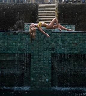 Taylor Mega feet photo thumbnail