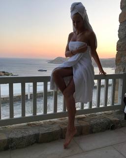 Taylor Mega feet photo thumbnail