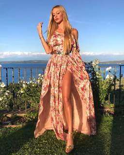 Taylor Mega feet photo thumbnail