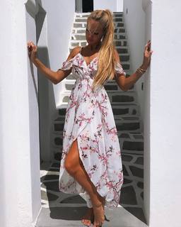 Taylor Mega feet photo thumbnail