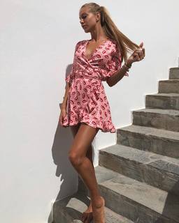 Taylor Mega feet photo thumbnail