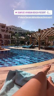 Taylor Mega feet photo thumbnail