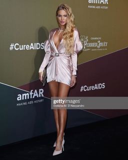 Taylor Mega feet photo thumbnail