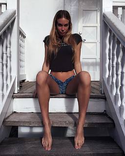 Taylor Mega feet photo thumbnail