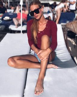 Taylor Mega feet photo thumbnail