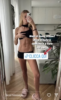 Taylor Mega feet photo thumbnail