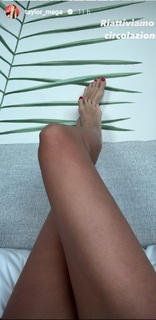 Taylor Mega feet photo thumbnail