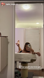 Taylor Mega feet photo thumbnail