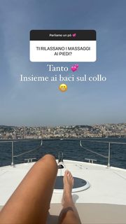 Taylor Mega feet photo thumbnail