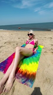 Taylor Momsen feet photo thumbnail