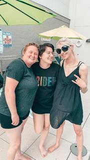 Taylor Momsen feet photo thumbnail