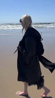 Taylor Momsen feet photo thumbnail