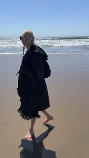 Taylor Momsen feet photo thumbnail