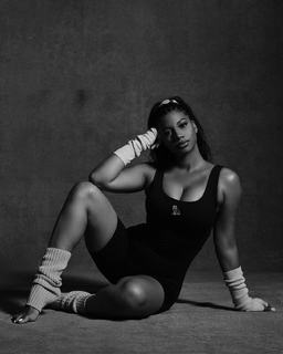 Taylor Rooks feet photo thumbnail