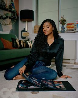 Taylor Rooks feet photo thumbnail