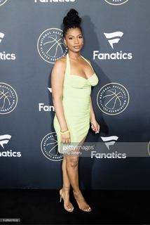 Taylor Rooks feet photo thumbnail