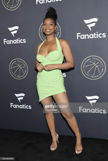 Taylor Rooks feet photo thumbnail