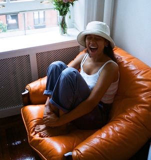 Taylor Russell feet photo thumbnail