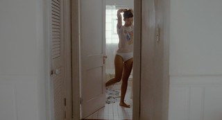 Taylor Russell feet photo thumbnail