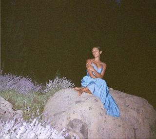 Taylor Russell feet photo thumbnail