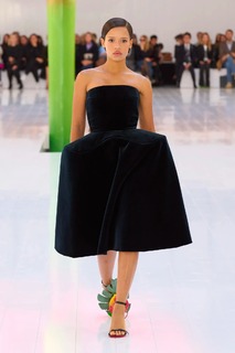 Taylor Russell feet photo thumbnail