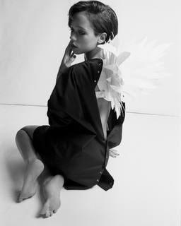 Taylor Russell feet photo thumbnail