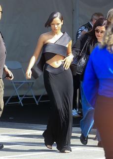 Taylor Russell feet photo thumbnail