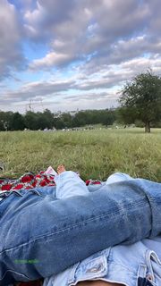 Taylor Russell feet photo thumbnail