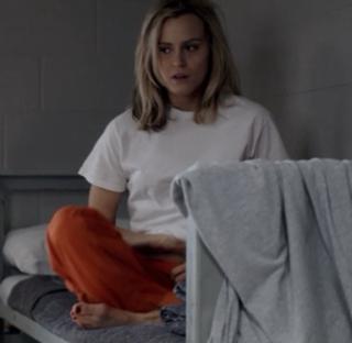 Taylor Schilling feet photo thumbnail