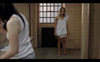 Taylor Schilling feet photo thumbnail