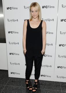 Taylor Schilling feet photo thumbnail