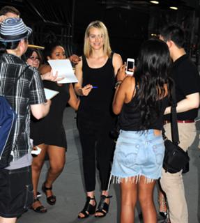 Taylor Schilling feet photo thumbnail