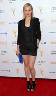 Taylor Schilling feet photo thumbnail