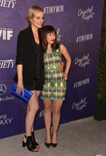 Taylor Schilling feet photo thumbnail