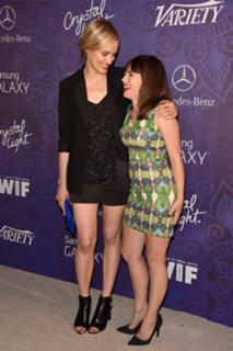 Taylor Schilling feet photo thumbnail