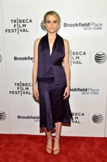 Taylor Schilling feet photo thumbnail