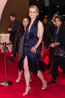 Taylor Schilling feet photo thumbnail