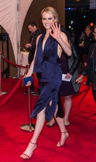 Taylor Schilling feet photo thumbnail