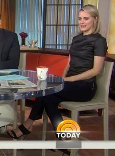 Taylor Schilling feet photo thumbnail