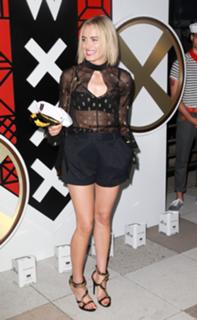 Taylor Schilling feet photo thumbnail
