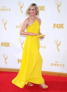 Taylor Schilling feet photo thumbnail