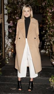 Taylor Schilling feet photo thumbnail