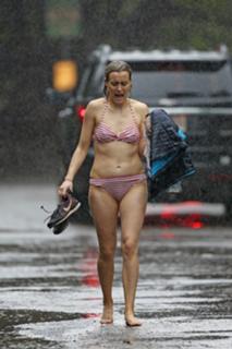 Taylor Schilling feet photo thumbnail