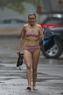 Taylor Schilling feet photo thumbnail