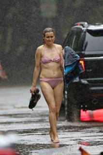 Taylor Schilling feet photo thumbnail