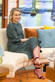 Taylor Schilling feet photo thumbnail