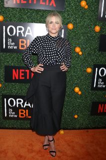 Taylor Schilling feet photo thumbnail